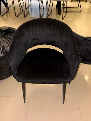 Set of 6 Black Velvet Dining Chairs - Modern Curved Design