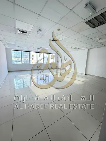 🏢 للإيجار مكتب تجاري في الشارقة – منطقة المجاز 3 📍 موقع مميز وحيوي مناسب لمختلف الأنشطة التجارية