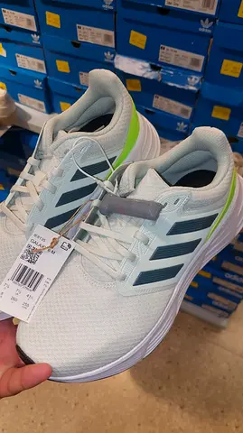 Adidas Sneakers