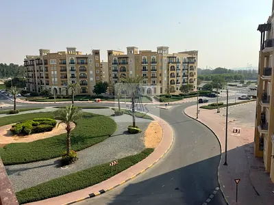 المخطط المفتوح 1 BHK | EMR-16 مجمع الإمارات | إطلالة على الشرفة