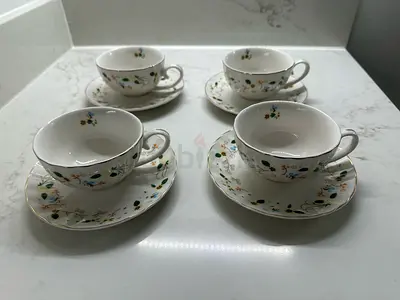 Set of 4 Floral Teacups & Saucers with Gold Trim – Excellent Condition