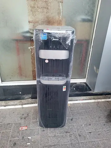 Bottom load water dispenser