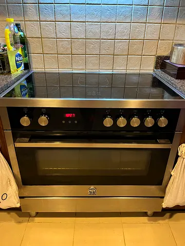Electric La Germania stand alone stove/oven