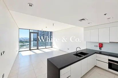 Bright & Spacious | Balcony | 2 Bedrooms