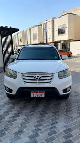 2011 Hyundai Santa Fe SE GCC Specs