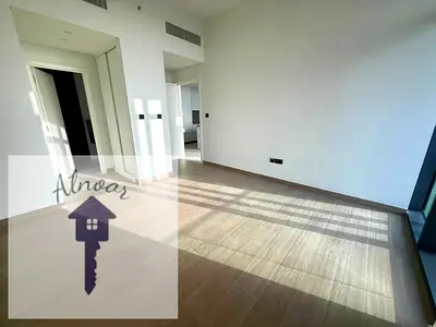 شقة فاخرة من غرفة نوم واحدة في مشروع فيدا من إعمار بسعر 65 ألف فقط، تشمل تجهيزات المطبخ وجميع المرافق: صالة رياضية، مسبح، منطقة شواء، ومجمع سكني مغطى في الجادة.
