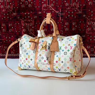 Stylish travel bag