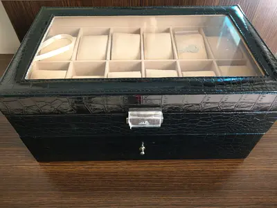 Black leather-look watch and jewelry storage box with glass top (24 slots)