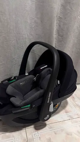 Maxi-Cosi Infant Car Seat pebble 360 (Excellent Used Condition)