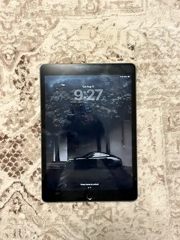 iPad 9th 64GB, Wire & Brick included No Screen Damages