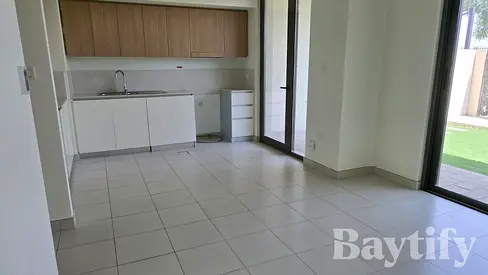 SINGLE ROW | SPACIOUS | LANDSCAPED