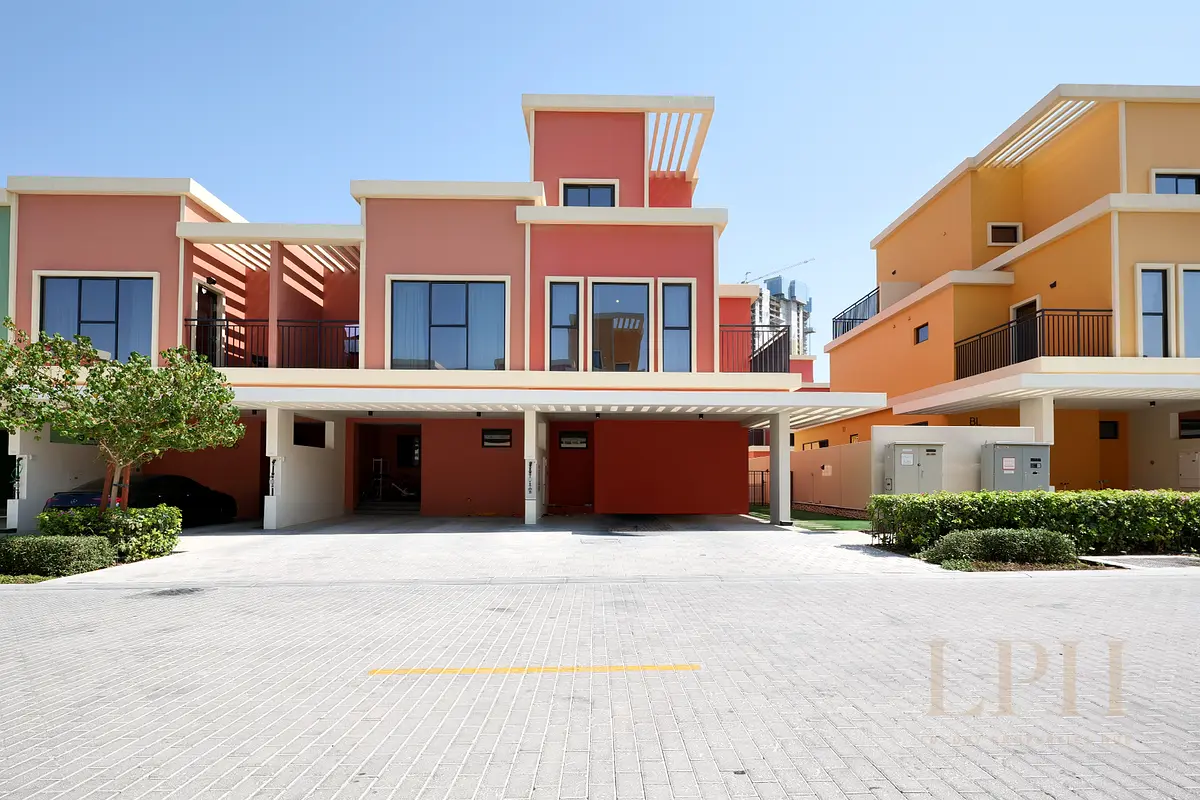 5BR + Maid Townhouse | Handover Done | Portofino