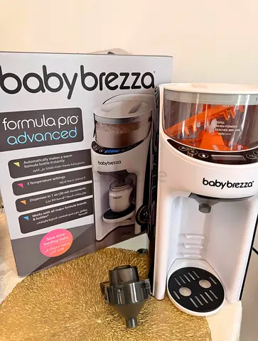 Baby brezza formula pro advanced used only for 3 months. With 1 extra formula dispenser.