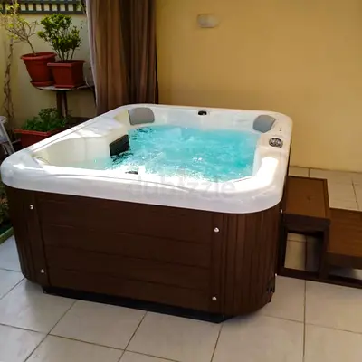 RIO 200E – Compact 4-Seater Hot Tub | 16 Jets | Auto Drain & Fill
