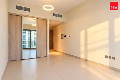 Vacant | Modern Studio| Great Location