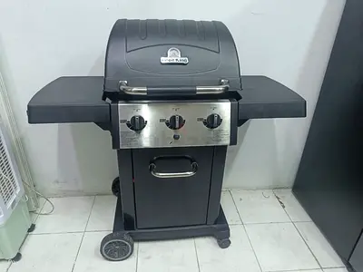 Broil King 3-Burner Gas BBQ Grill with Side Shelves - Good Condition