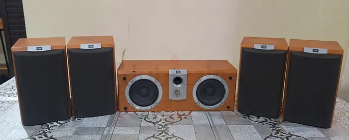 JBL SCS -178 SAT (5 Speakers) Wooden Body for Sale in very Good Condition.