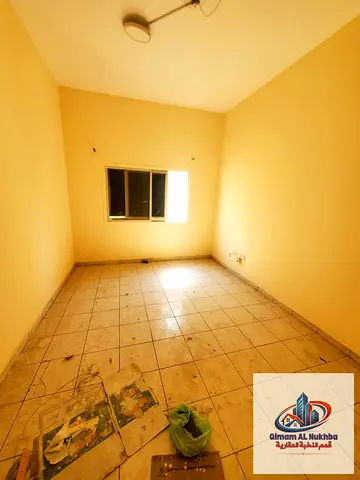 بالقرب من الشاطئ | ارخص غرفة وصالة للإيجار في المجرة بلكون اطلالة جميلة 2 حمام تكيف وغاز مركزي وتسهيلات في السداد وباركن وصيانة مجانية