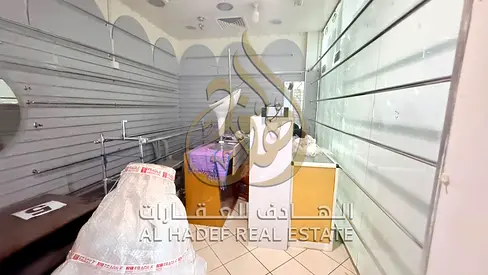 مساحة عملية لمشروعك في المجاز 3 | محل تجاري 242 قدم داخل برج تجاري سكني