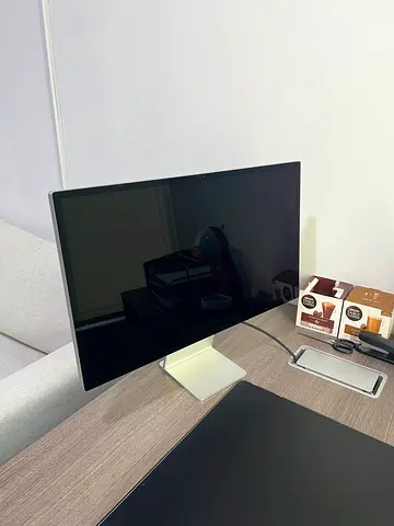 27-inch Studio Display Computer Monitor in perfect Condition
