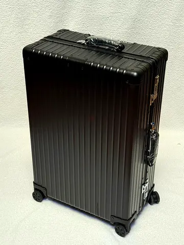 Black rimowa