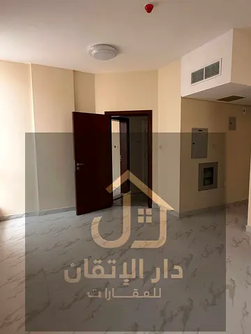فرصة ذهبية للإيجار | غرفه وصاله منطقه المجره موقع حيوي وقريب من جميع الخدمات