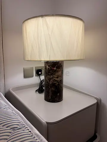 Table lamp