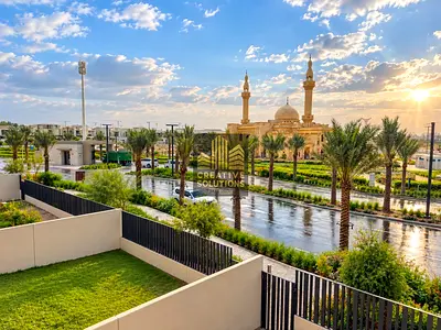 فيلا فسيحة من 4 غرف نوم | منازل قرية جبل علي | إطلالات على الحديقة والمجتمع