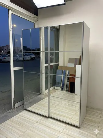 White mirrored 2-door wardrobe / armoire - good condition