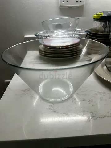 Large Clear Glass Serving / Salad Bowl – Excellent Condition