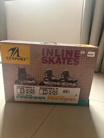 Pair of adjustable inline skates