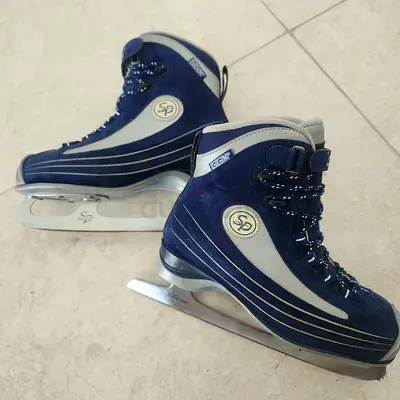 Men's/Women's Blue Ice Skates - Size 39, Used