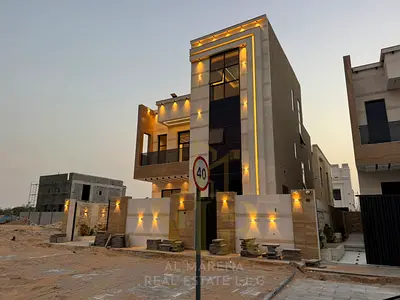 امتلك فيلا واسعة ومناسبة للعائلات في منطقة الحليو 2، عجمان، بتصميم عملي ومساحات مريحة، وقريبة من أهم الخدمات والمرافق شامل رسوم التسجيل والتمليك بدون