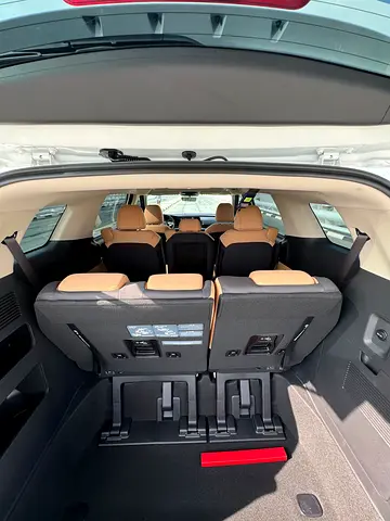 2024 KIA CARNIVAL photo 7