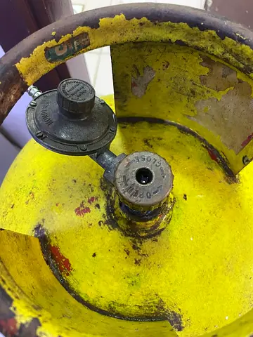 gas cylinder / stove / regulator and pipe