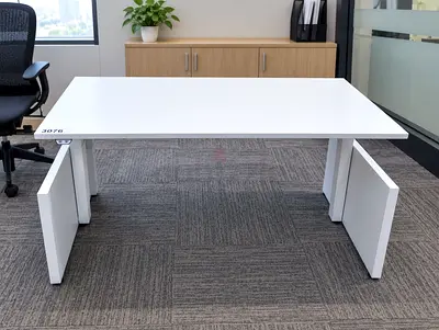 Herman miller height adjustable White Modern Office Desk / Workstation - Good Condition