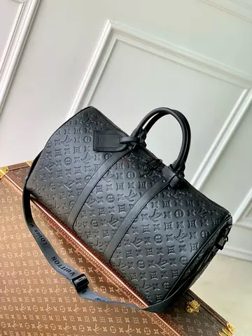 Stylish travel bag