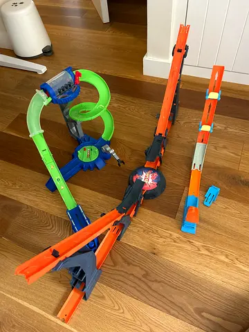 Hot wheels tracks plus free cars