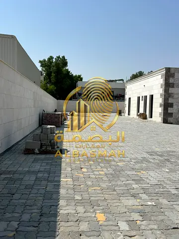 للبيع ارض صناعية مبني عليها حوطين بكهرباء قوة 62 KV مساحة 16 الف و 600 قدم سعر 6 مليو و100 الف