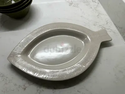 H&M Home Fish-Shaped Ceramic Serving Platter – Cream
