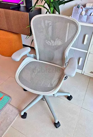 Herman Miller remastered fully loaded Ergonomic Mesh Office Chair - Light Grey, Good Condition