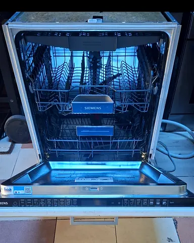 Siemens iQ700 fully integrated dishwasher. Built-in