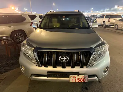 Toyota Prado 2014 VXR GCC Specs siver color GCC Calen car