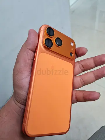 I Phone 17 Pro Max 256GB orange protective case (good condition)4 Month Old