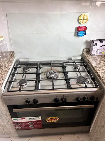 Siemens 5-Burner Gas Range with Built-in Oven - Used, Good Working Condition