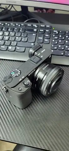 Sony A6400 body + 16-50mm Kit lens + batteries + charger