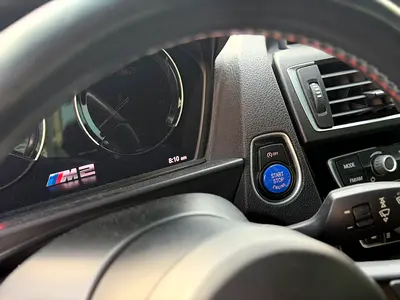 2016 BMW M2 — миниатюра 12