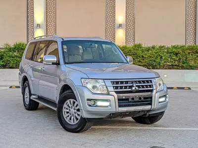 2015 Mitsubishi Pajero GLS GCC Specs V6 Interior and Exterior Excellent