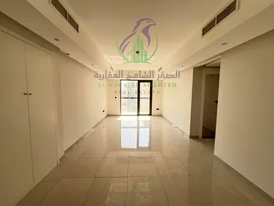 شقة غرفتين وصالة إطلالات بانورامية في التعاون، ثاني ساكن، غرف ماستر وخزائن بالحائط وبلكونة. موقع حيوي وقريب من الخدمات.