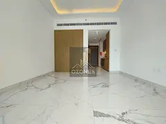 Amazing Lay Out, Luxury Building, Ready To Move